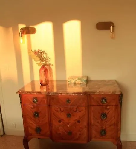 Elegant Avec Balcon Centre