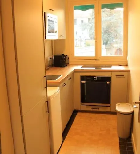 Elegant Avec Balcon Centre Cannes