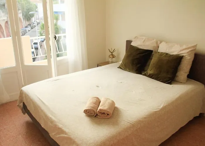 Elegant Avec Balcon Centre