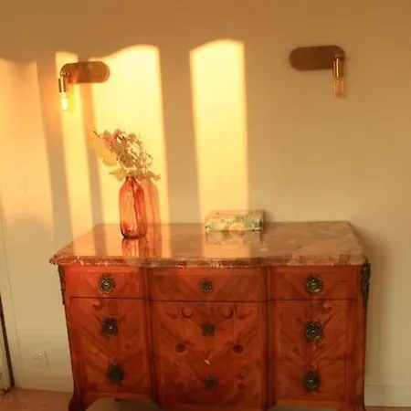 Elegant Avec Balcon Centre