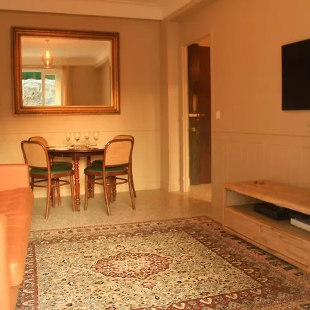 Elegant Avec Balcon Centre Канны